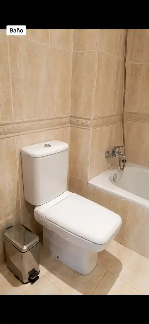 Badezimmer von Wohnung zur Miete in Fuengirola mit Klimaanlage, Terrasse und Abstellraum
