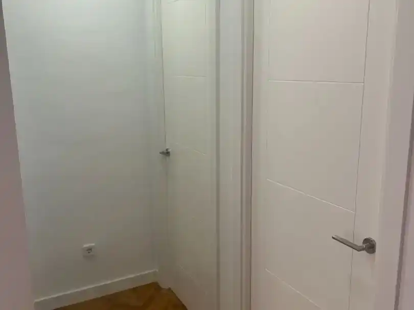 Badezimmer von Wohnung zur Miete in  Madrid Capital mit Klimaanlage und Balkon