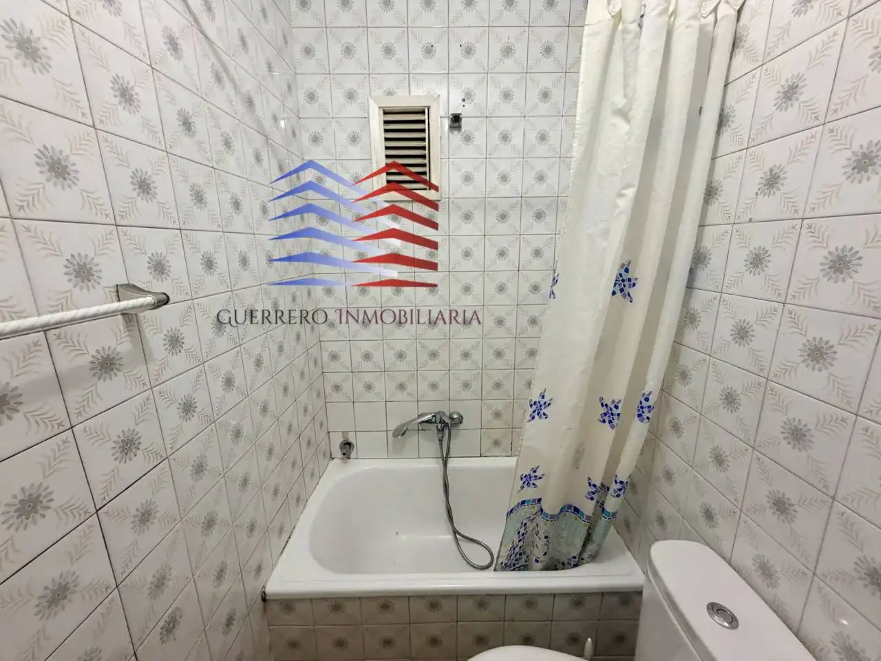 Badezimmer von Wohnung zur Miete in Ourense Capital  mit Heizung, Möbliert und Balkon
