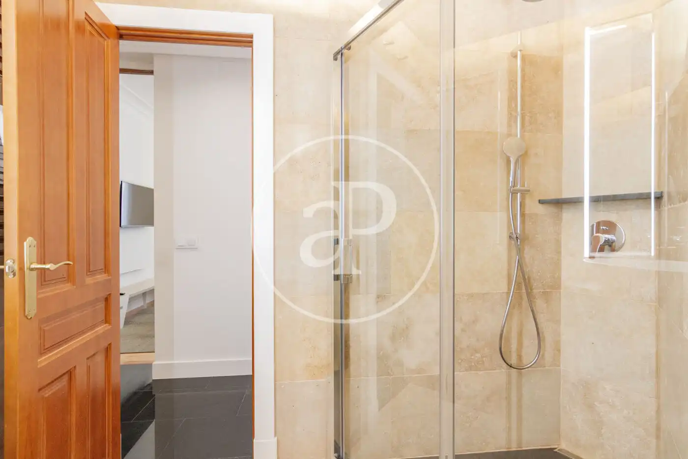 Badezimmer von Wohnung zur Miete in Madrid mit Klimaanlage, Heizung und Möbliert