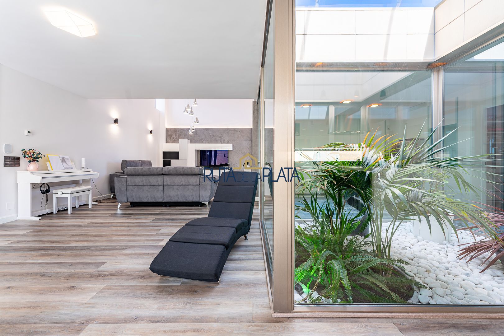 Sala d'estar de Casa o xalet en venda en Morales del Vino amb Calefacció, Jardí privat i Moblat