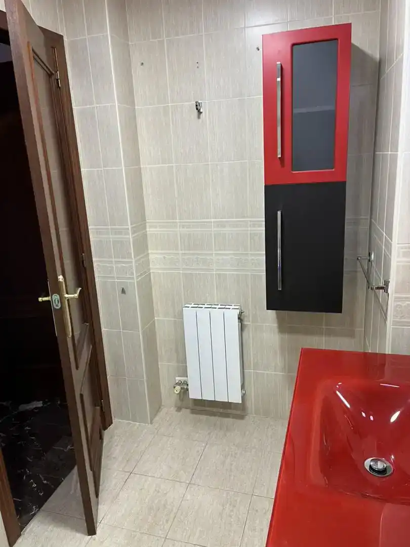 Bany de Pis en venda en Linares amb Aire condicionat i Balcó