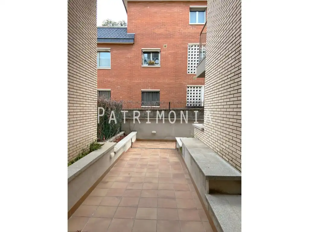 Vista exterior de Piso en venta en Barcelona