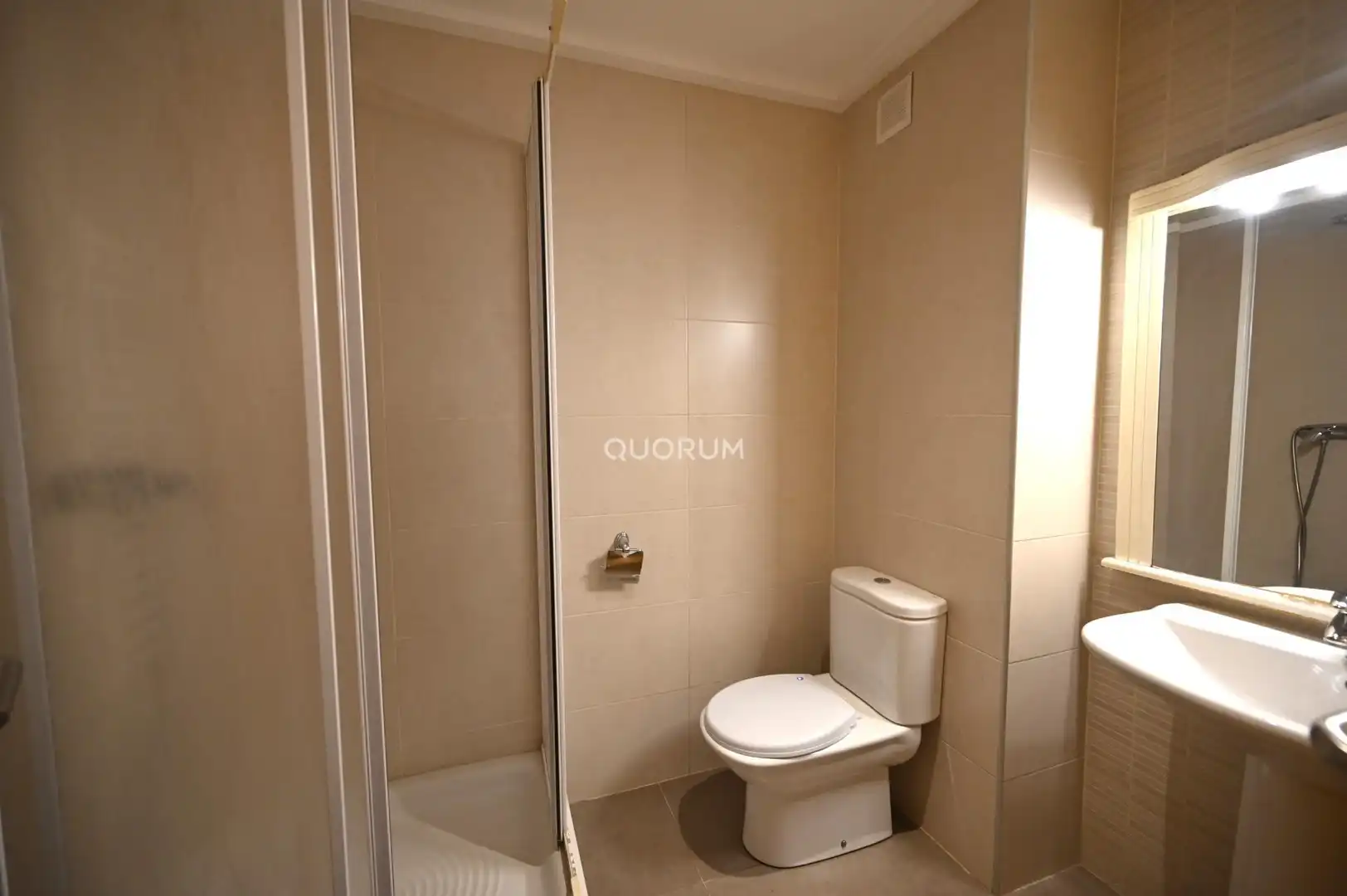 Badezimmer von Wohnung zum Verkauf in Erandio mit Heizung und Abstellraum