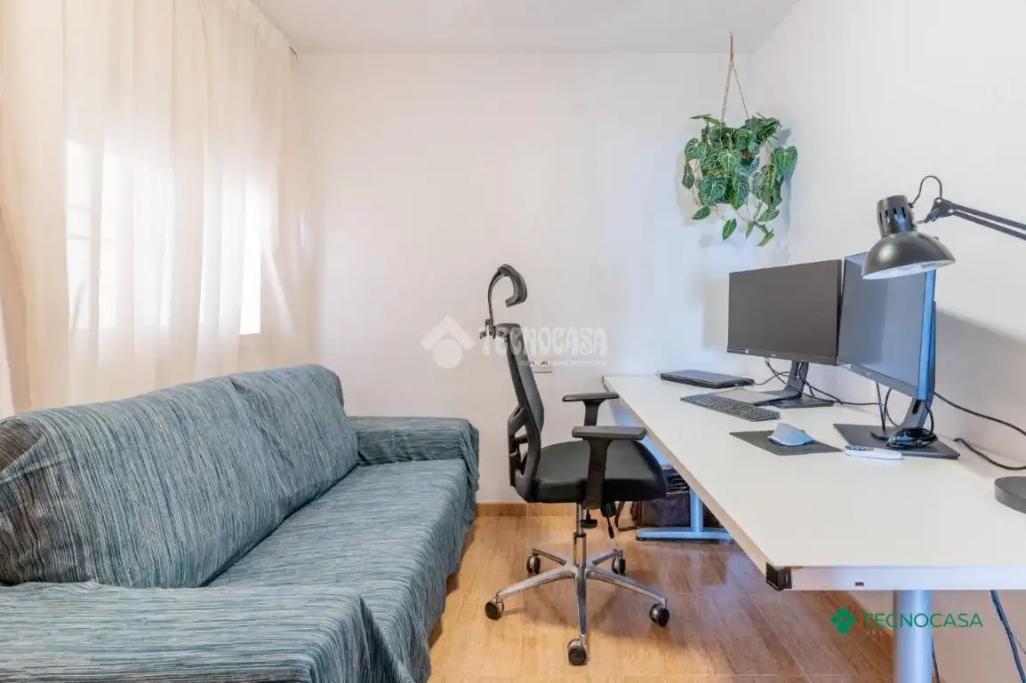 Sala d'estar de Pis en venda en Roquetas de Mar amb Parquet i Terrassa