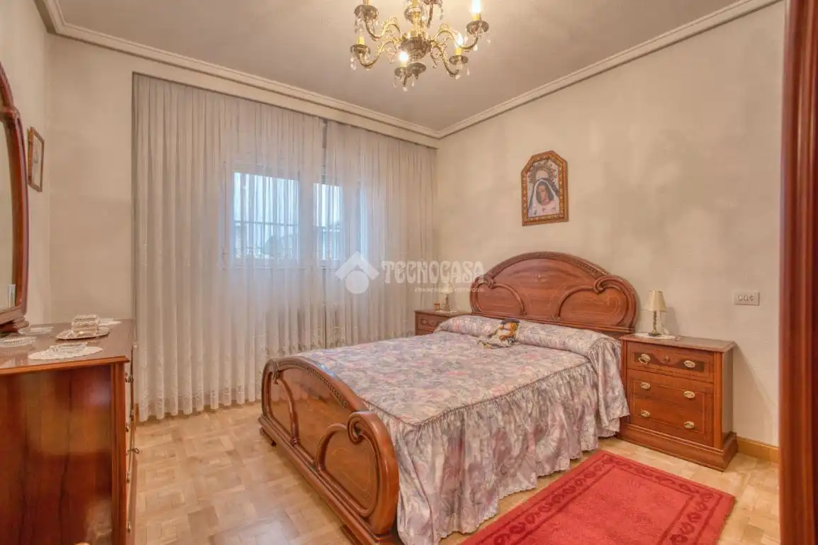 Schlafzimmer von Wohnung zum Verkauf in Salamanca mit Heizung, Abstellraum und Möbliert