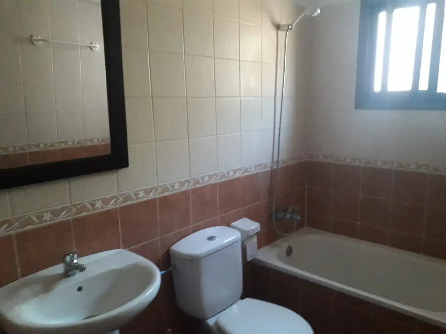 Bany de Finca rústica en venda en Cártama amb Aire condicionat, Jardí privat i Traster