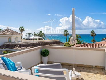 Villa con piscina in vendita a CALLE UNTERHACING S/N