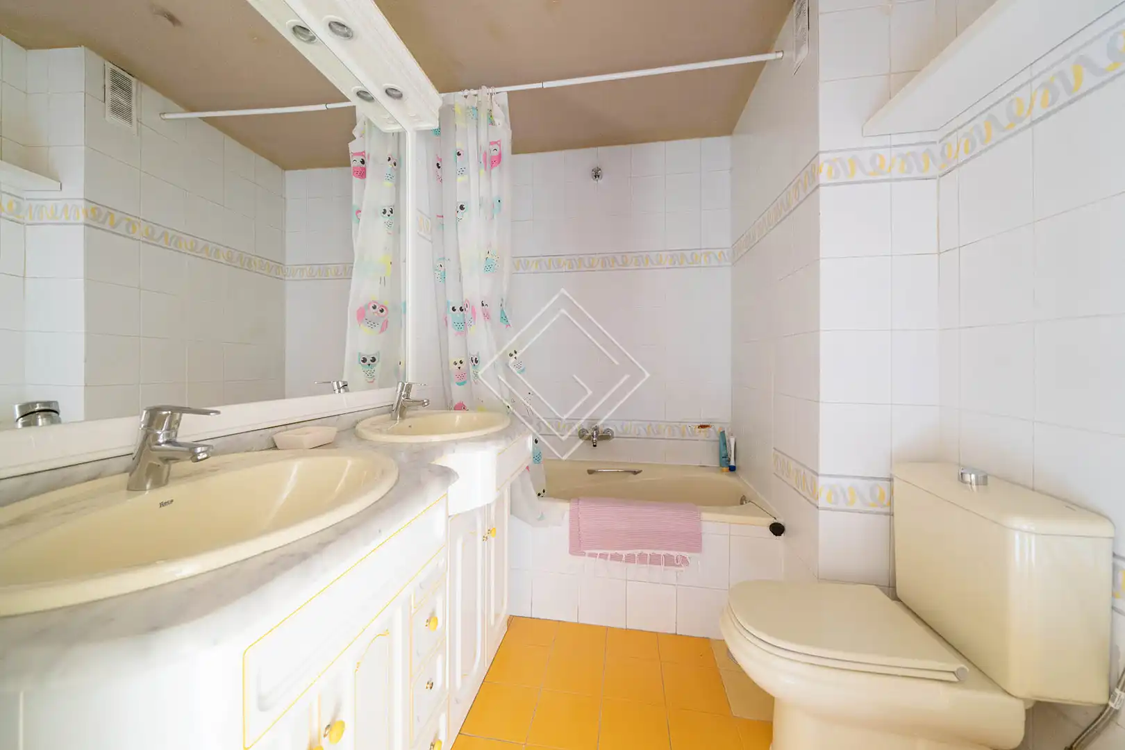 Bathroom of Flat for sale in Madrid  with Air Conditioner, Heating and Terrace