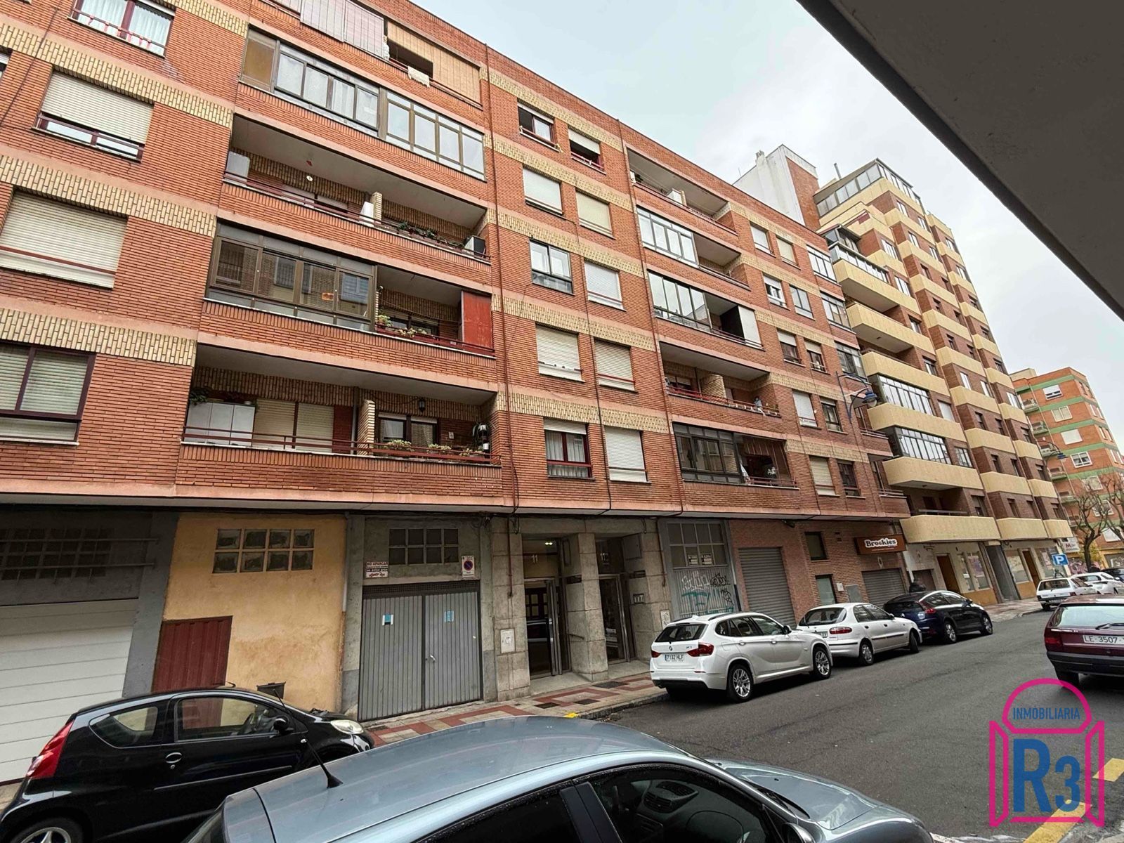 Vista exterior de Pis de lloguer en León Capital  amb Calefacció i Terrassa