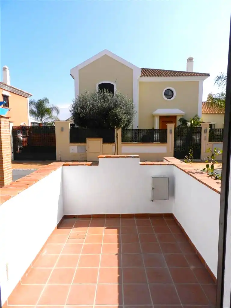 Vista exterior de Casa adosada en venta en Marbella con Aire acondicionado, Calefacción y Terraza