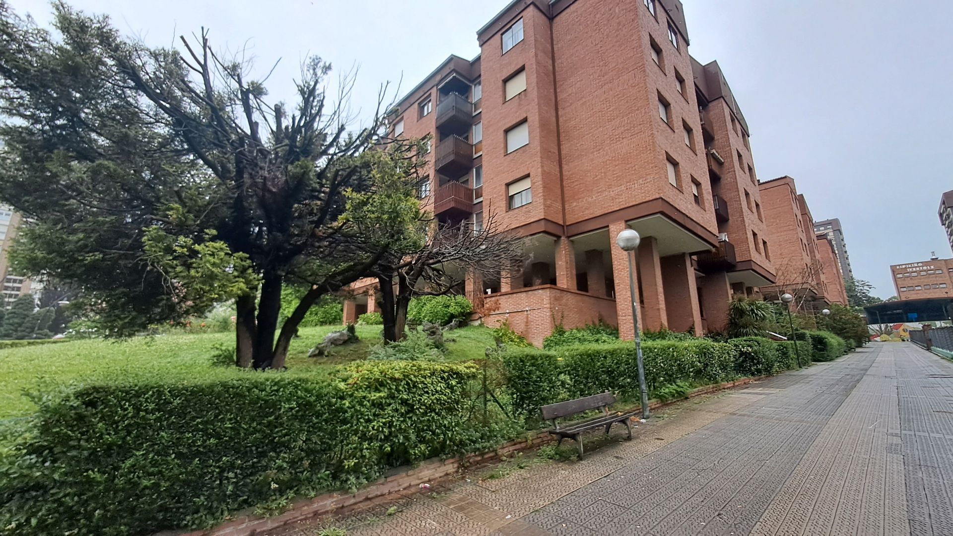 Vista exterior de Pis en venda en Bilbao  amb Calefacció, Traster i Moblat