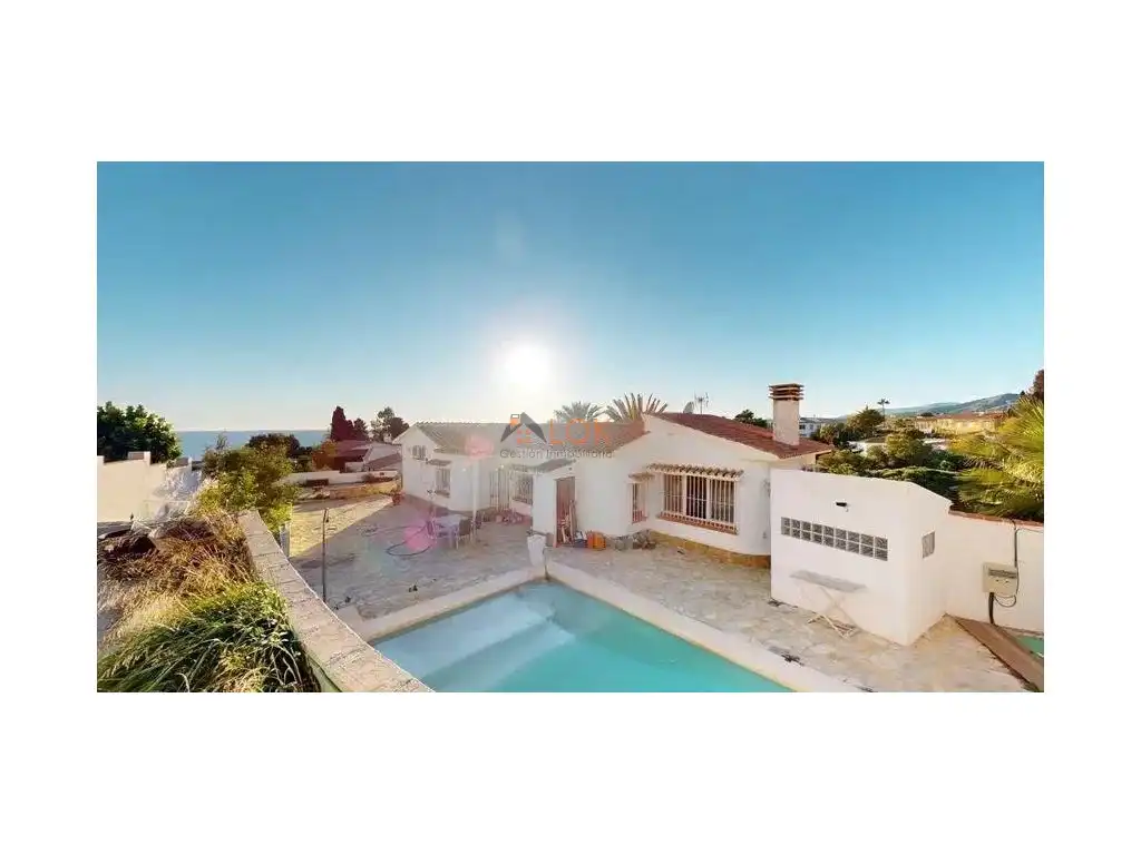 Vista exterior de Casa o chalet en venta en Vélez-Málaga