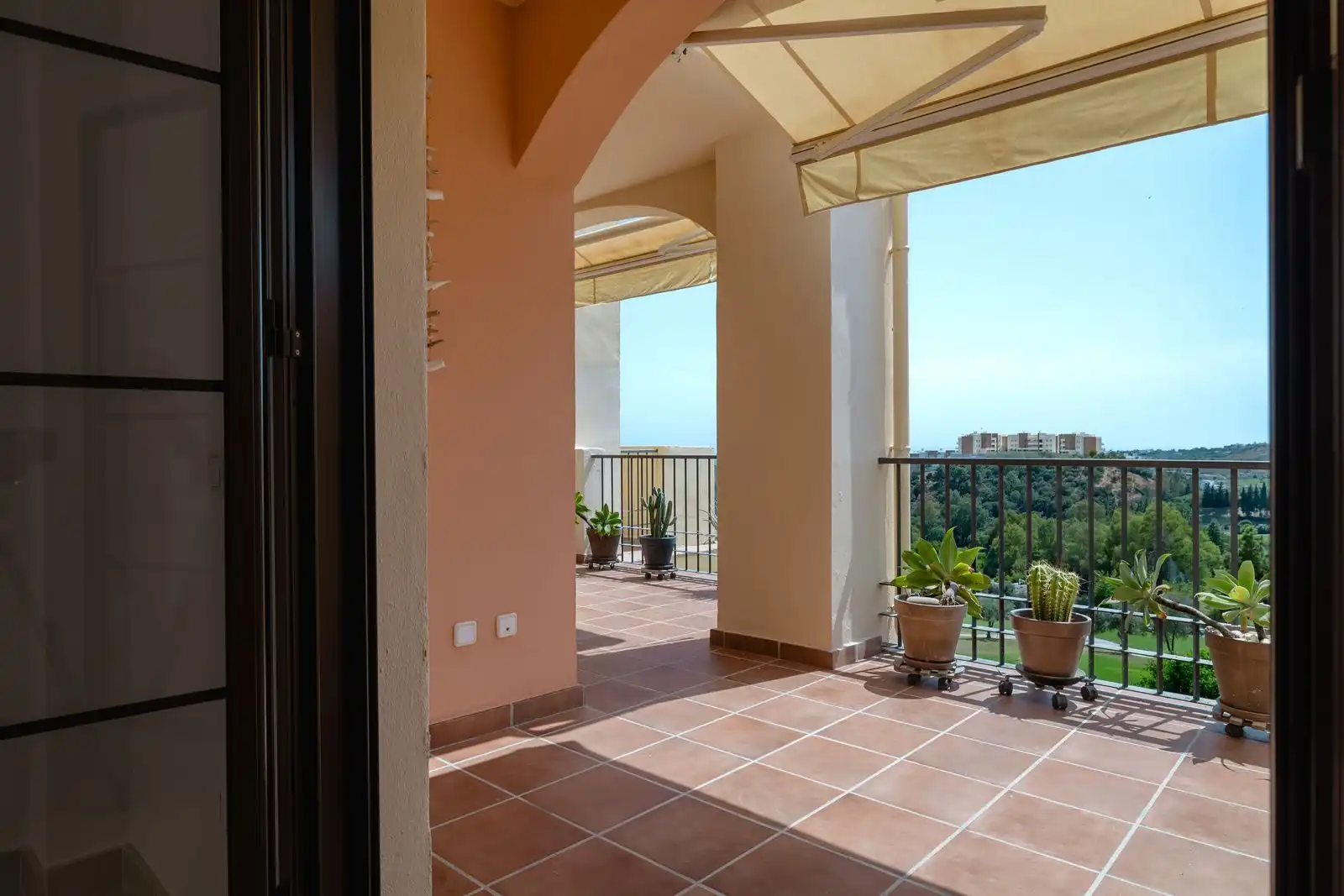 Terrace of Flat for sale in Benahavís  with Air Conditioner, Terrace and Alarm