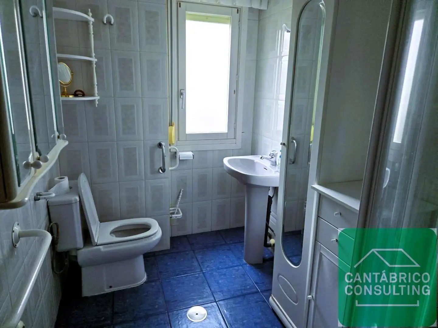 Baño de Piso en venta en Navia con Calefacción, Parquet y Terraza