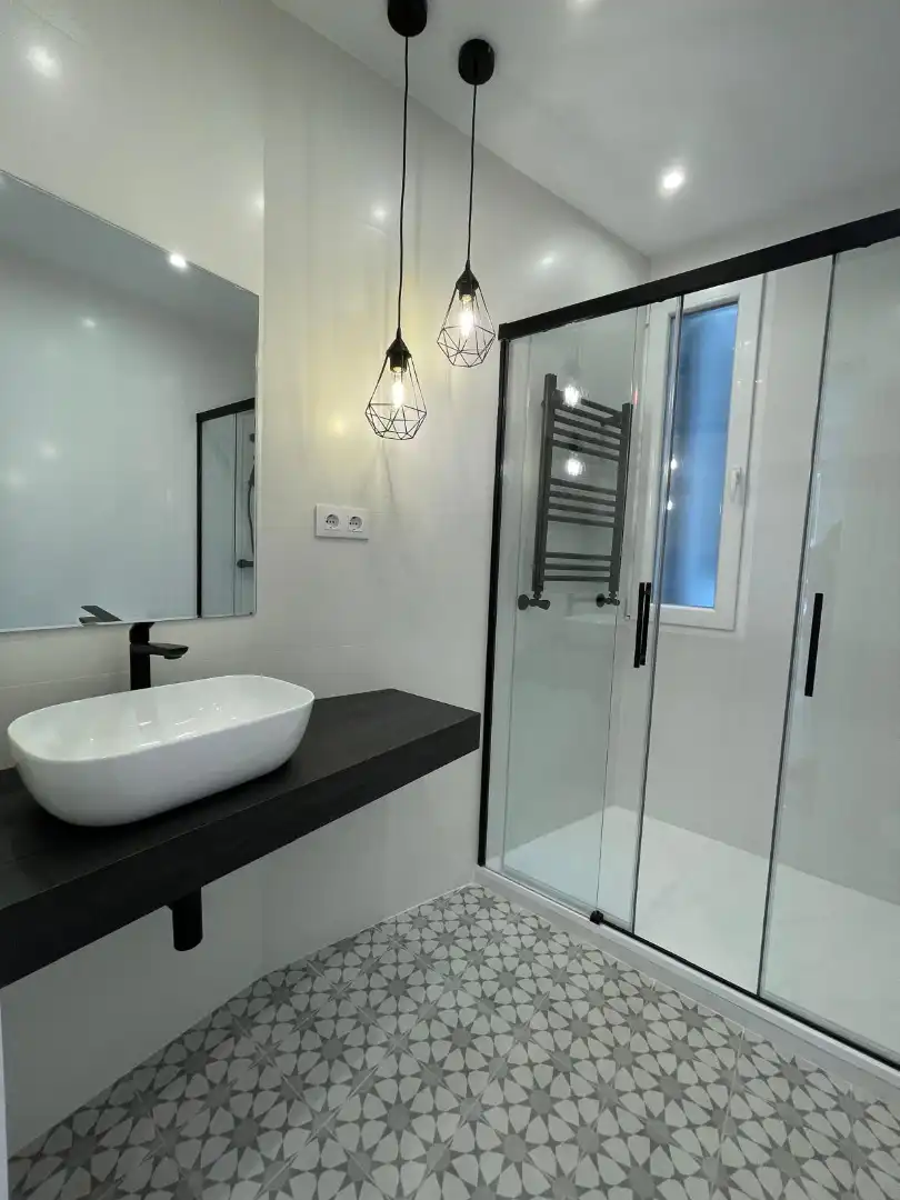 Badezimmer von Wohnung zur Miete in Madrid mit Klimaanlage, Heizung und Parkett