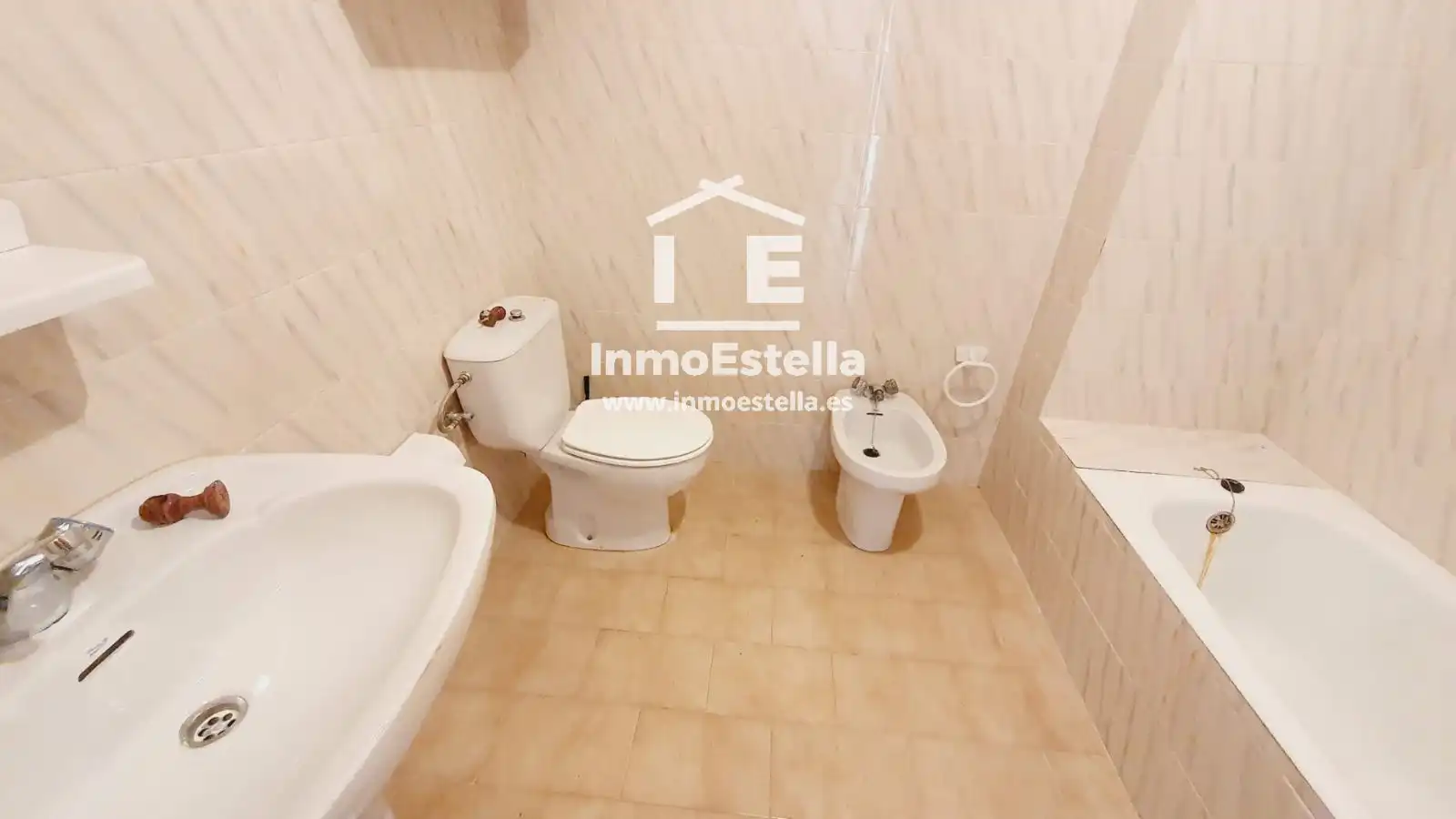 Bany de Pis en venda en Améscoa Baja amb Calefacció i Terrassa