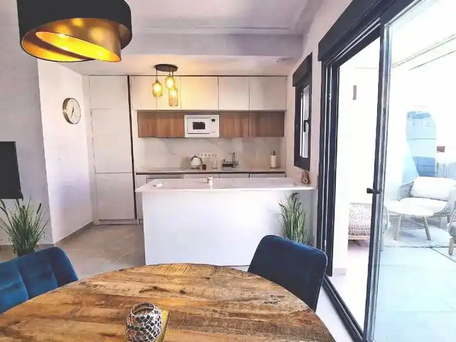 Küche von Wohnungen zur Miete in Torrevieja mit Klimaanlage, Schwimmbad und Balkon