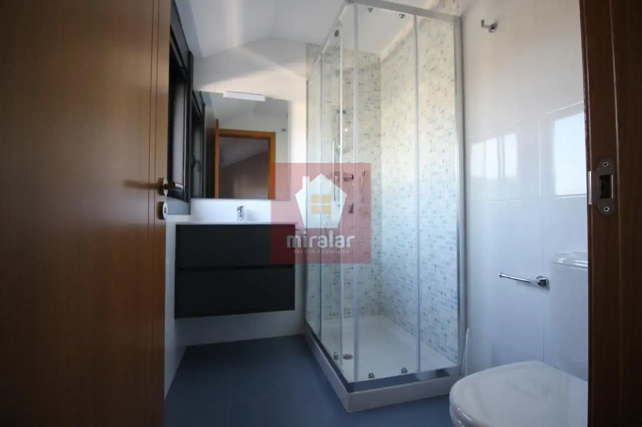 Baño de Ático en venta en Salvaterra de Miño con Calefacción, Terraza y Amueblado