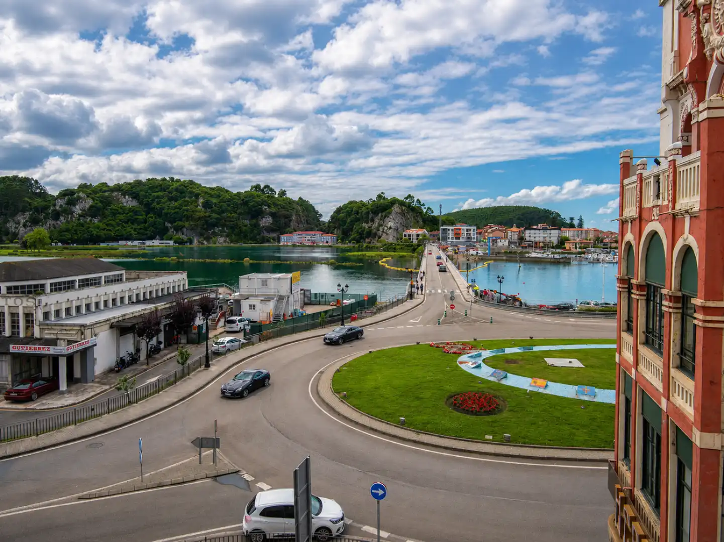 Vista exterior de Piso en venta en Ribadesella con Calefacción, Parquet y Trastero