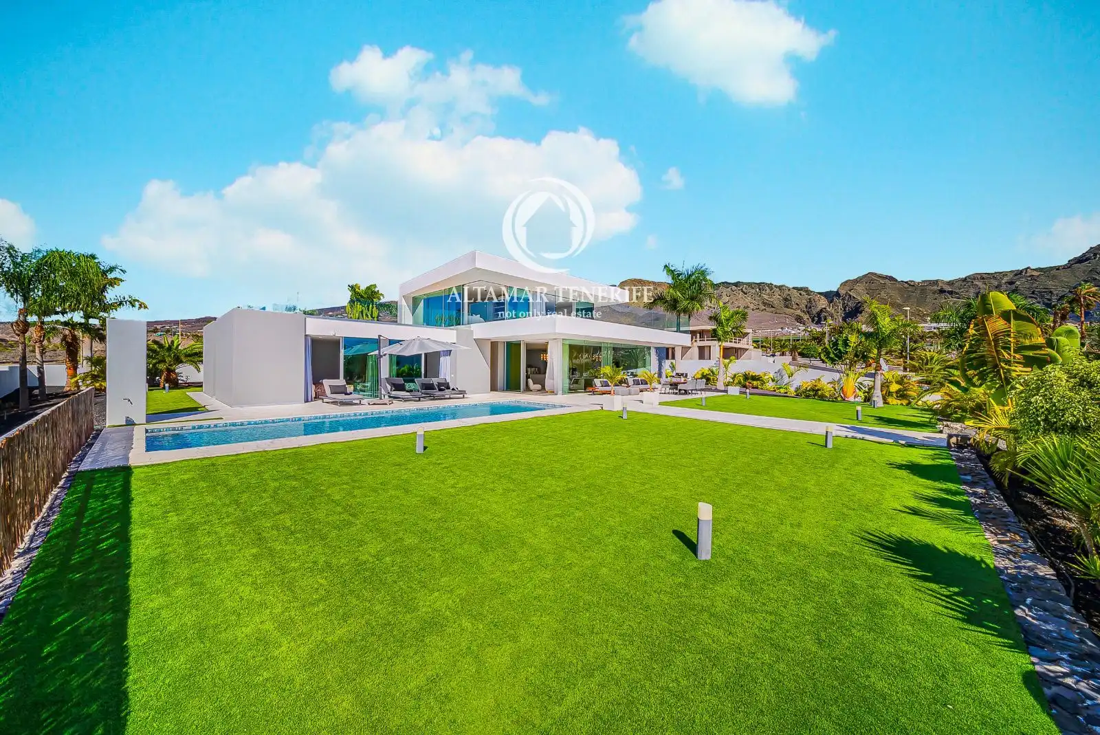 Vista exterior de Casa o xalet en venda en Costa Adeje