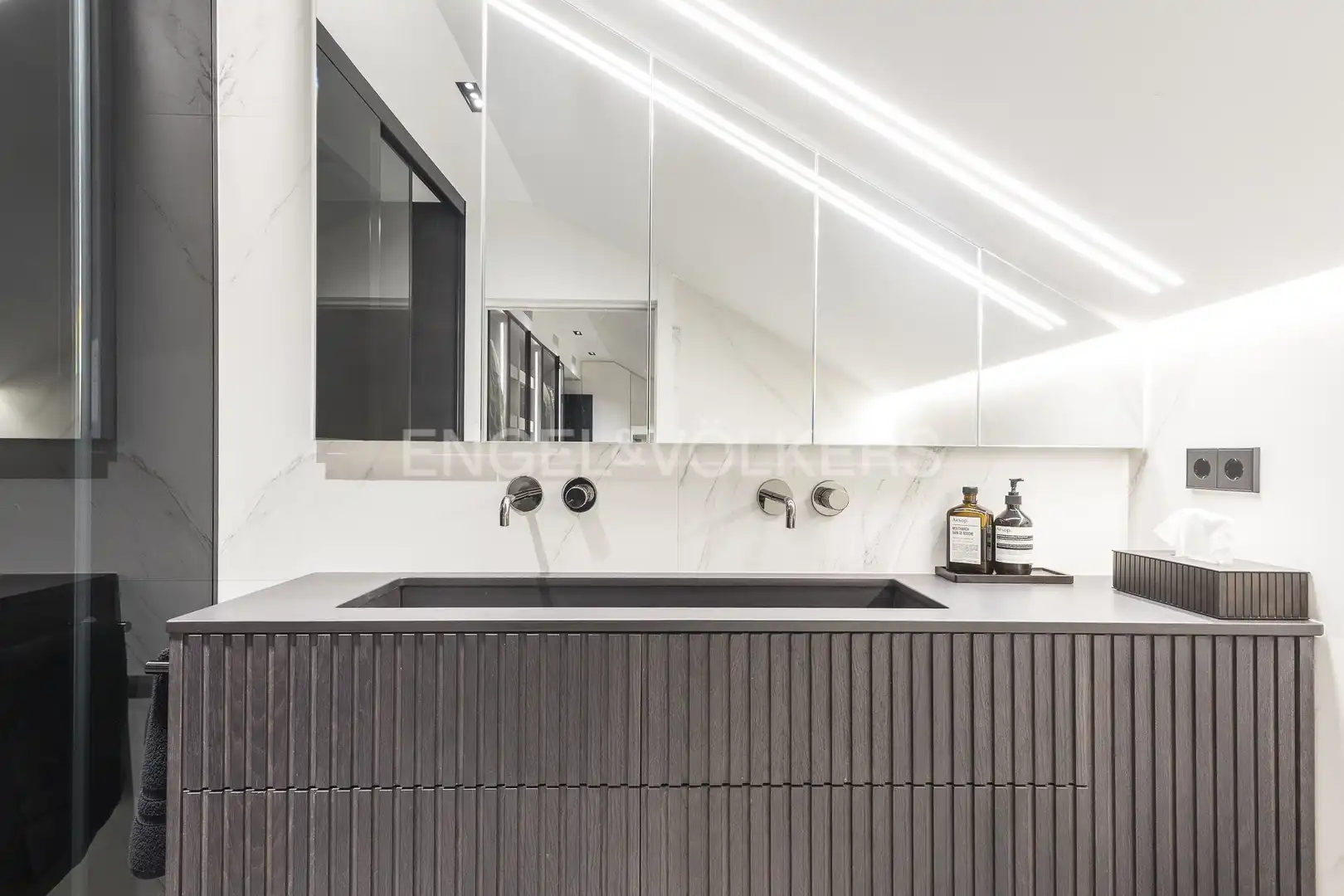 Bathroom of Attic for sale in Barcelona  with Air Conditioner, Heating and Terrace
