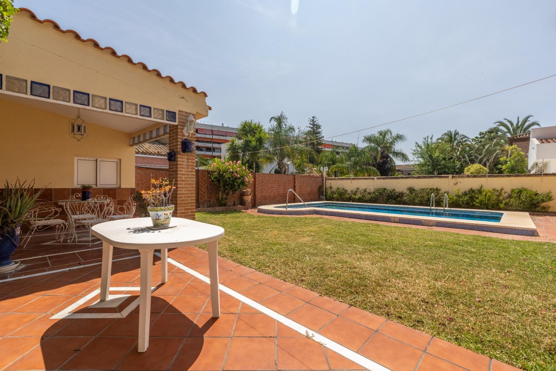 Jardí de Casa o xalet en venda en  Sevilla Capital amb Aire condicionat, Calefacció i Jardí privat