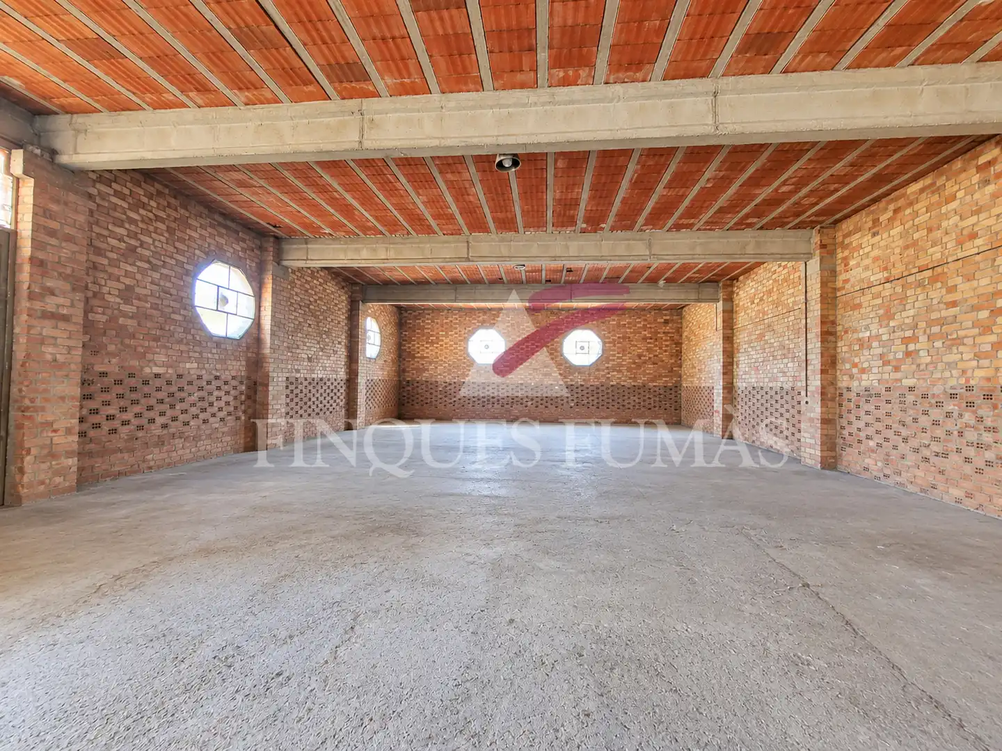 Local comercial en alquiler en Carrer Indústria, imagen 2