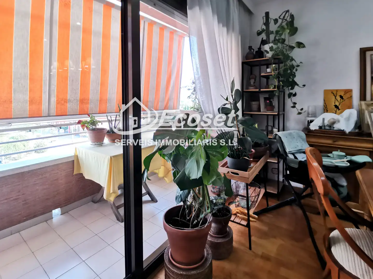 Maisonette zum Verkauf in Cornellà de Llobregat mit Klimaanlage, Parkett und Terrasse