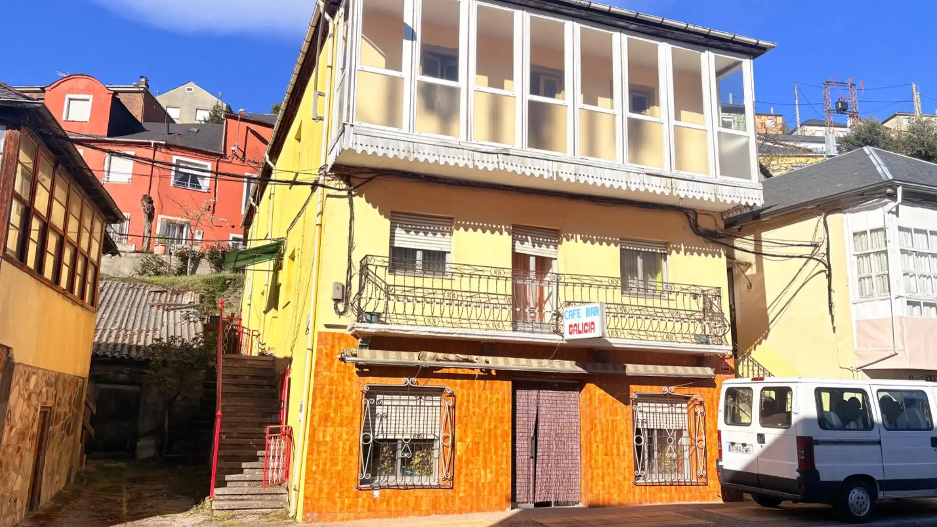 Außenansicht von Gebaude zum Verkauf in Torre del Bierzo