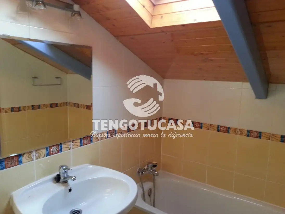 Bathroom of Flat for rent in Madrid  with Air Conditioner, Heating and Parquet flooring
