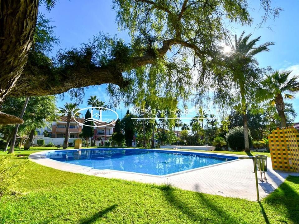 Piscina de Apartament en venda en Chiclana de la Frontera amb Aire condicionat, Calefacció i Jardí privat