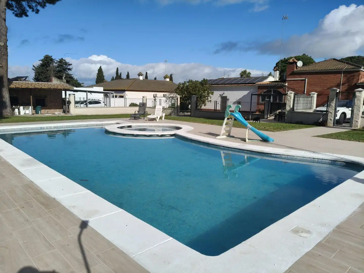 Piscina de Casa o xalet en venda en Chiclana de la Frontera amb Aire condicionat, Jardí privat i Traster