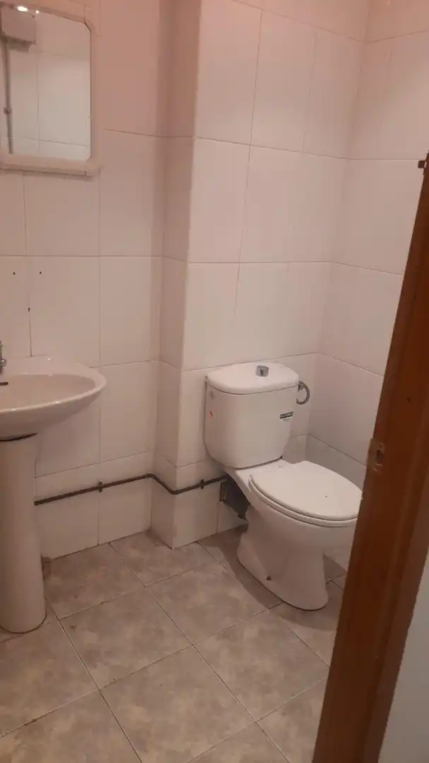 Badezimmer von Fabrikhallen zur Miete in Cubelles