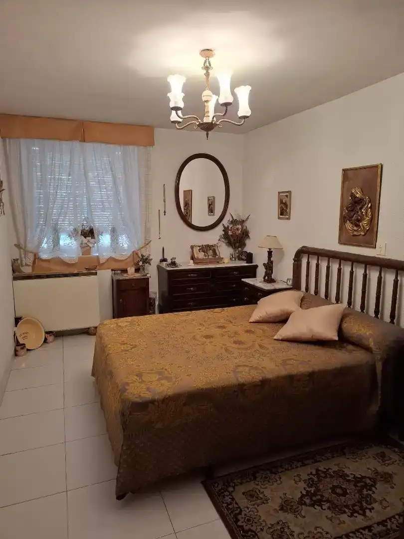 Dormitori de Casa adosada en venda en Burgos amb Traster