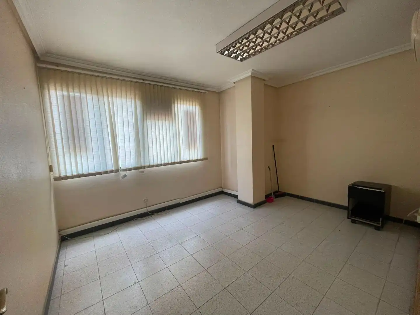 Büro zur Miete in Molina de Segura mit Klimaanlage, Terrasse und Balkon
