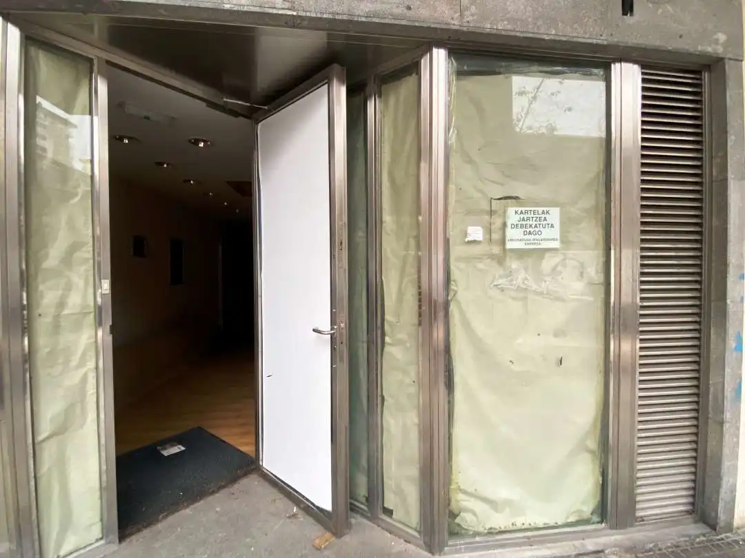 Local comercial en venda a Txirrita Bertsolaria PasealeKua