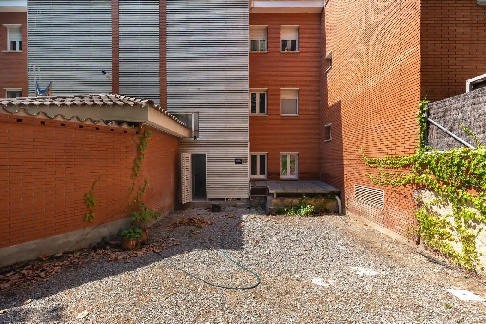 Vista exterior de Planta baixa en venda en Sant Cugat del Vallès amb Aire condicionat, Calefacció i Traster