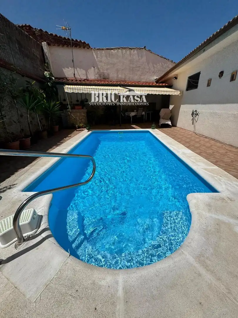 Piscina de Casa o chalet en venta en Torre de Santa María con Aire acondicionado, Calefacción y Trastero