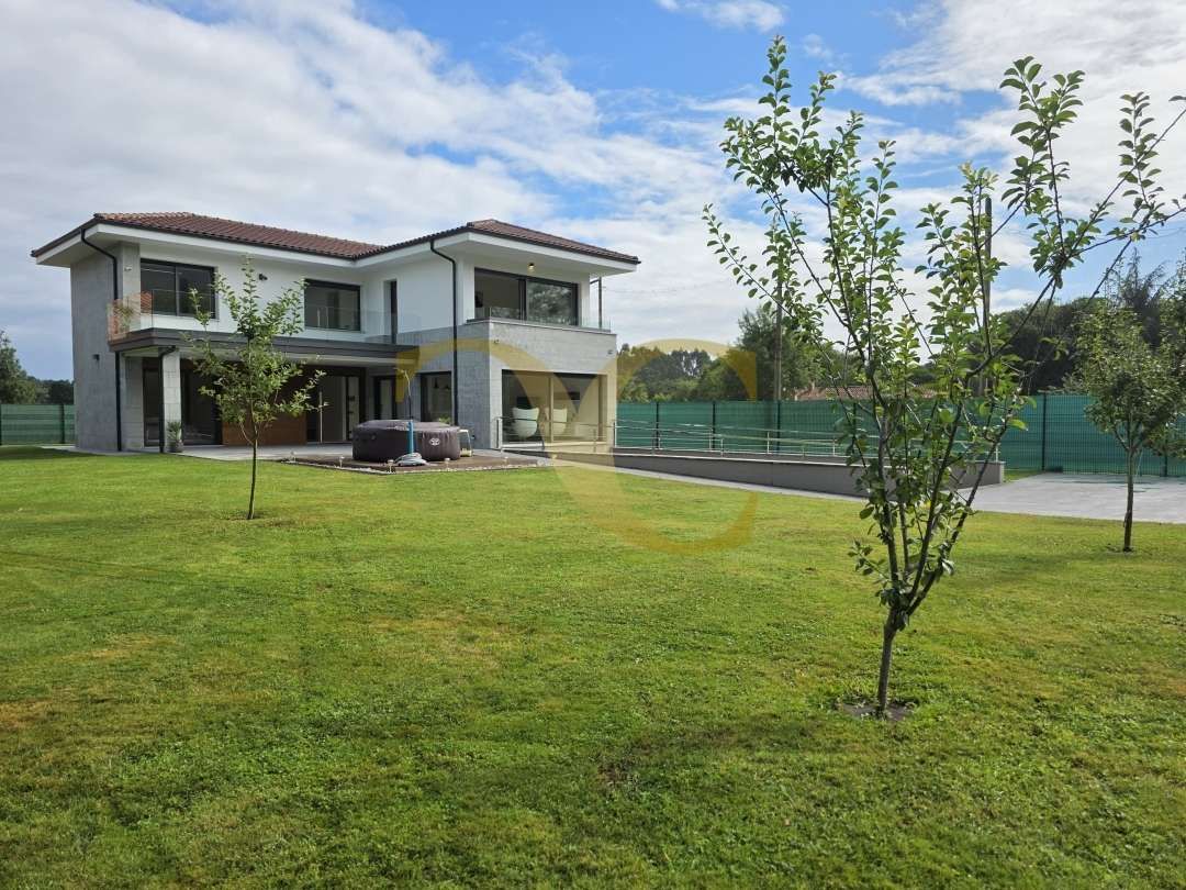 House or chalet for sale in Llanes  with Heating, Private garden and Terrace