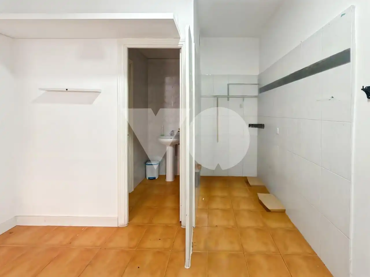 Bany de Local en venda en Alcobendas amb Aire condicionat