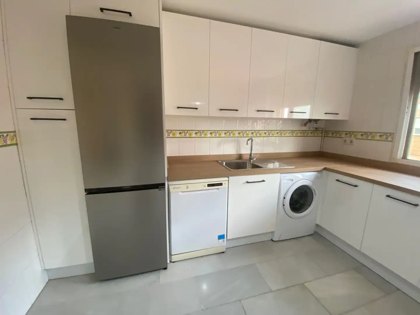 Kitchen of Flat for rent in Sevilla  with Air Conditioner, Heating and Terrace
