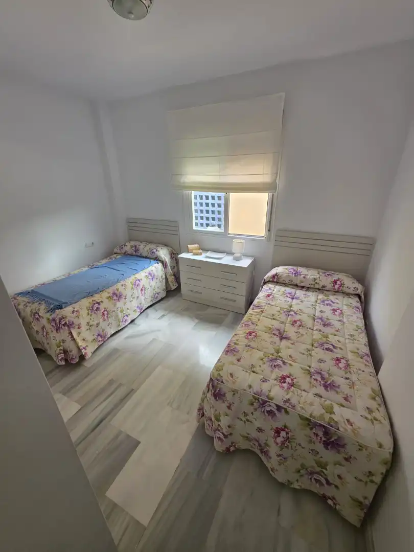 Dormitori de Casa adosada de lloguer en Marbella amb Aire condicionat, Calefacció i Jardí privat