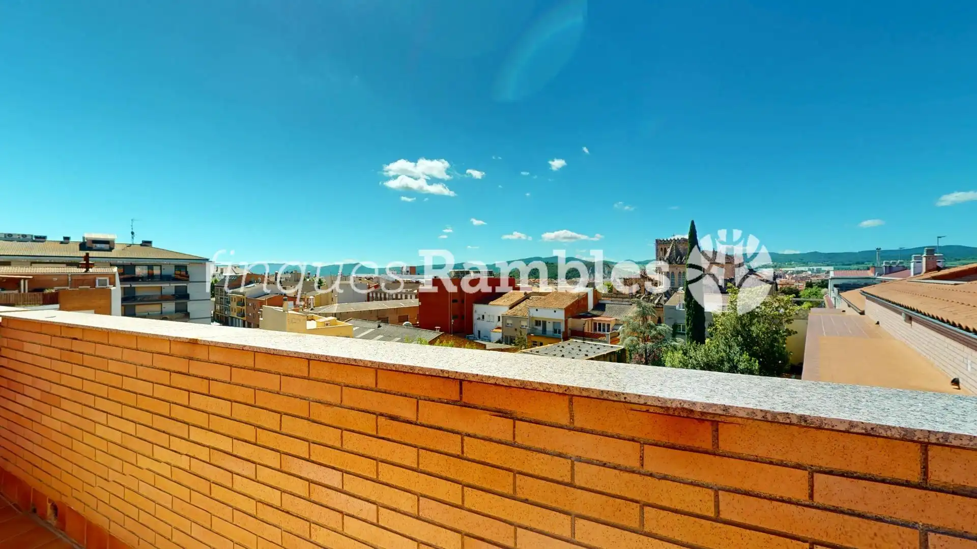 Vista exterior de Dúplex en venta en Igualada con Calefacción, Terraza y Balcón