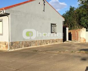 Exterior view of House or chalet for sale in Morales de Rey