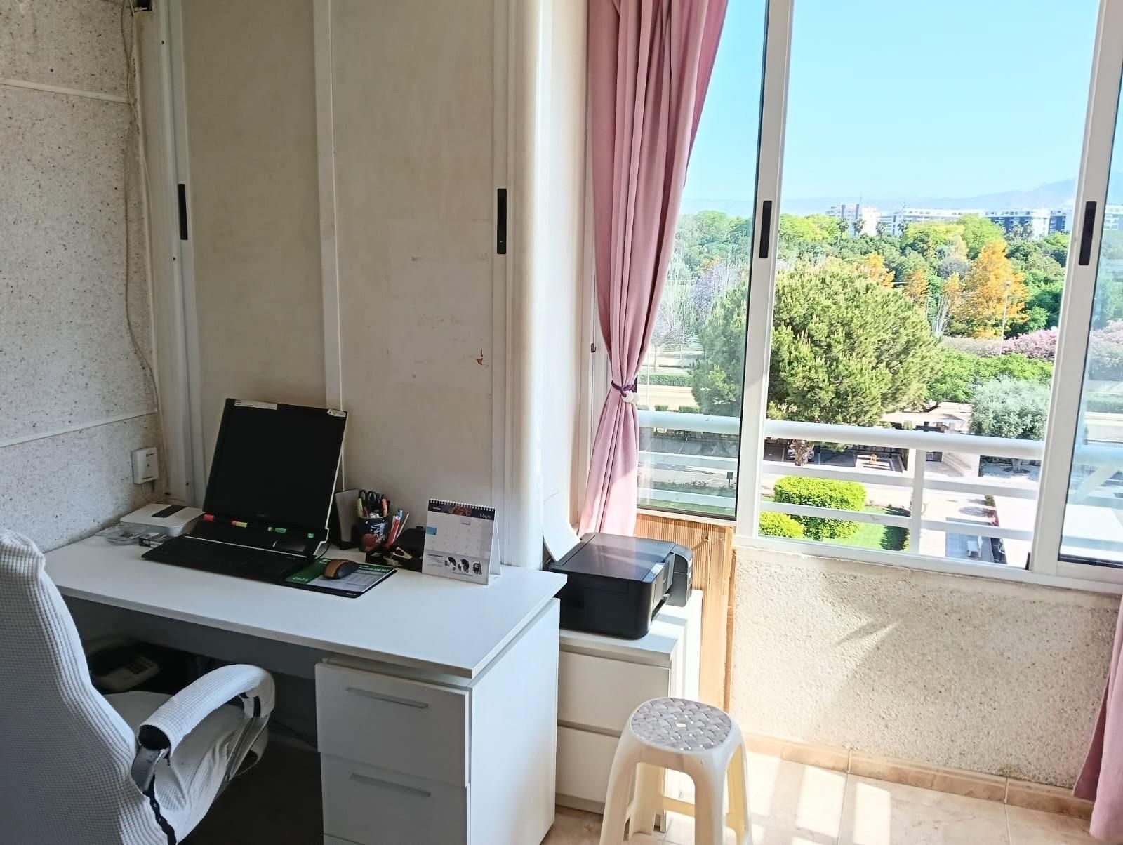 Habitación de Piso en venta en Alicante / Alacant con Jardín privado, Terraza y Piscina comunitaria