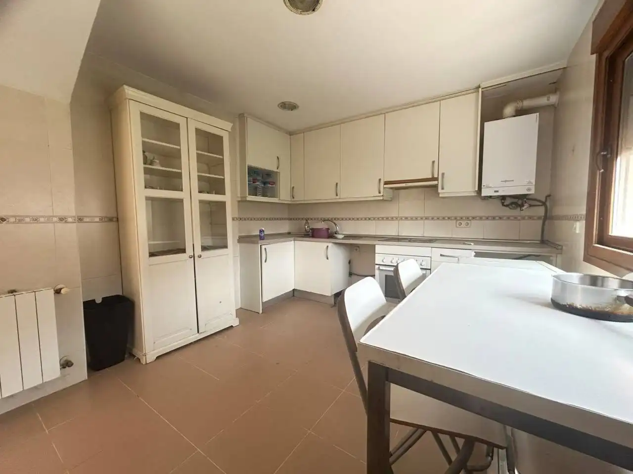 Küche von Haus oder Chalet zum Verkauf in Layos mit Heizung, Privatgarten und Terrasse