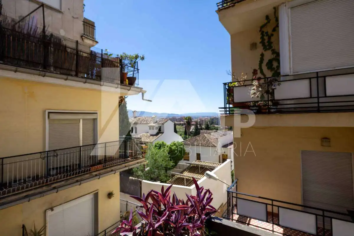 Außenansicht von Wohnung zum Verkauf in Granada mit Klimaanlage, Heizung und Terrasse