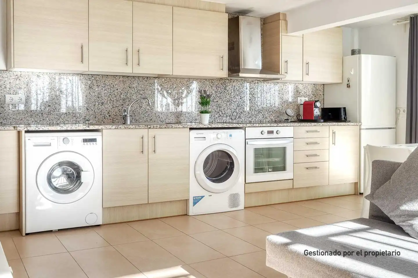 Cocina de Planta baja en venta en Castell d'Aro, Platja d'Aro i s'Agaró con Aire acondicionado y Amueblado