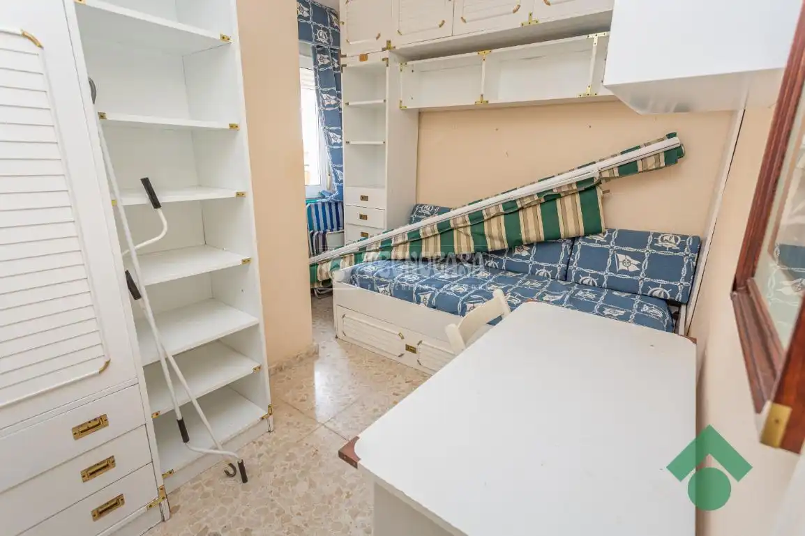 Habitación de Piso en venta en Algeciras con Amueblado y Piscina comunitaria